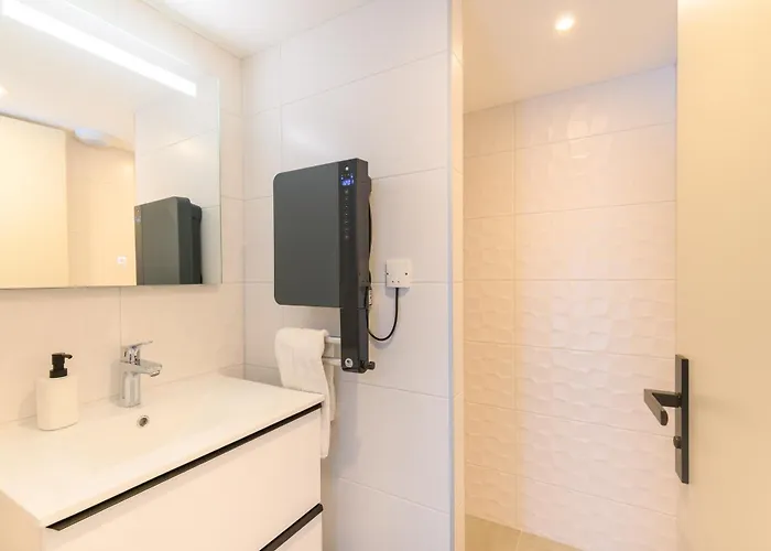 Lovely Fully Renovated *